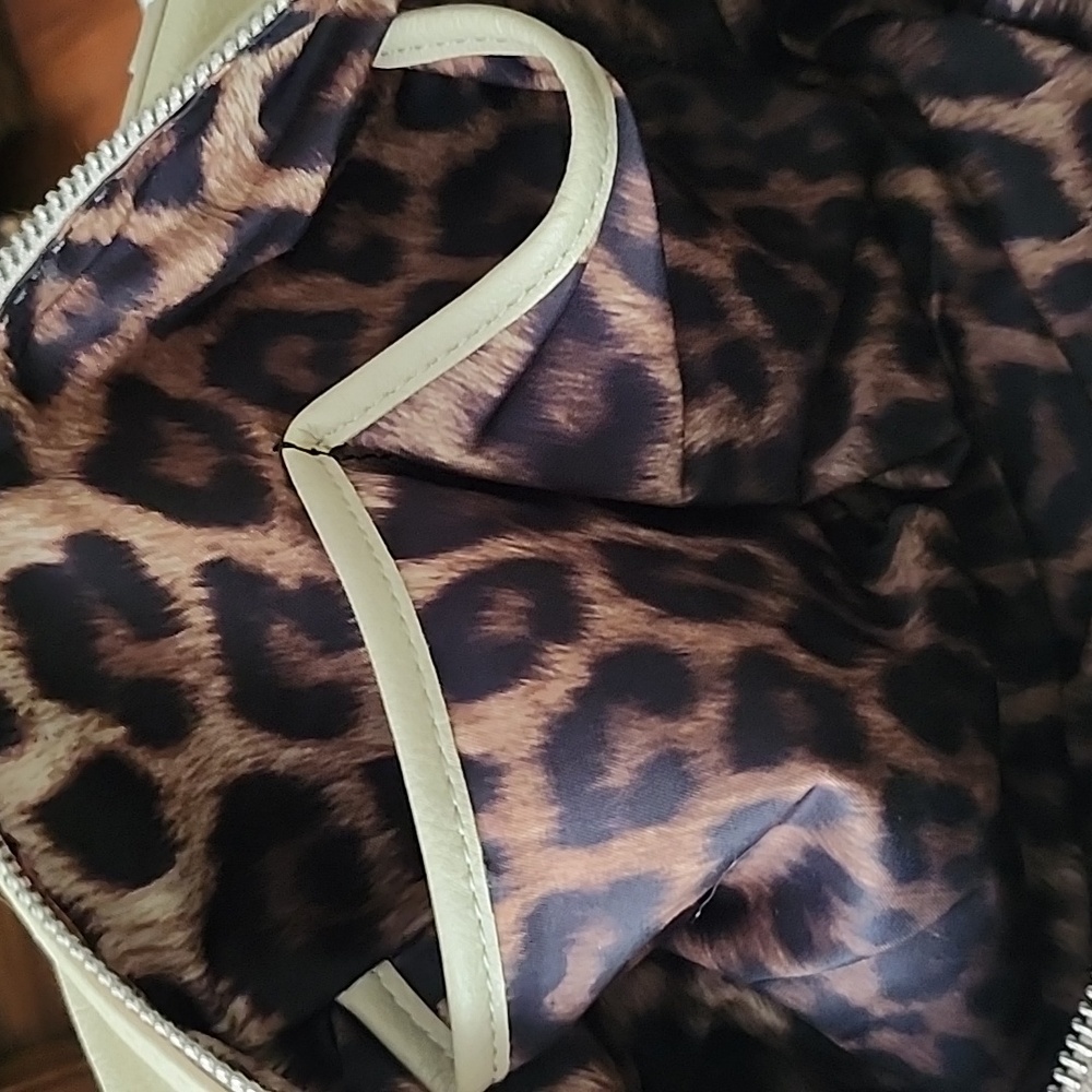Jessica SIMPSON Elegant Cream Handbag. - Picture 8 of 8